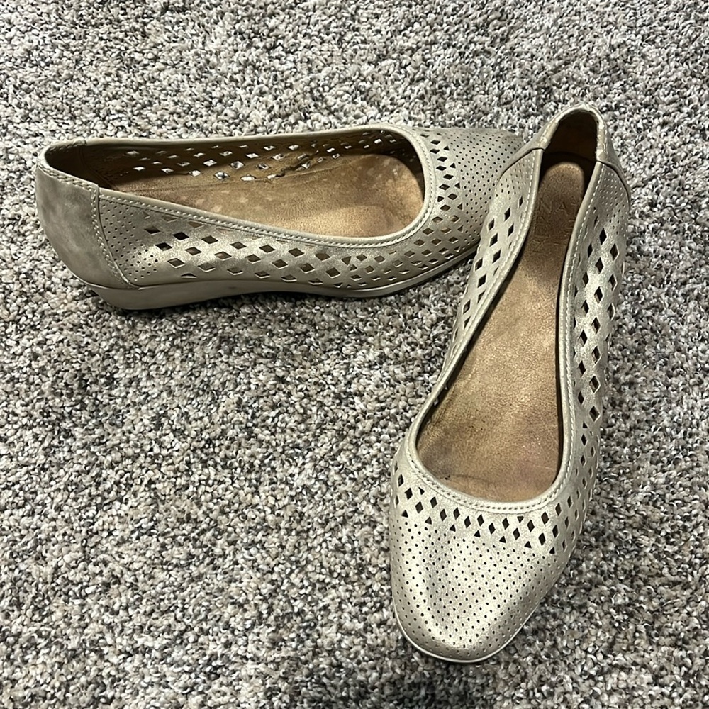 Naturalizer shoes gold